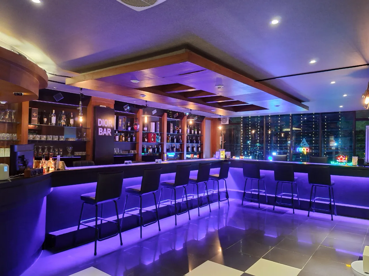 DIOR BAR